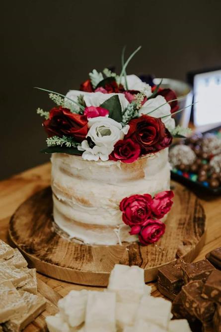 gold drip cake with artificial flowers | Drip cakes, Cake, Desserts