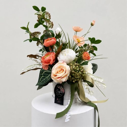 Artificial Floral Arrangement Denny with peach and white flowers and green foliage in a modern white flower box by Desflora